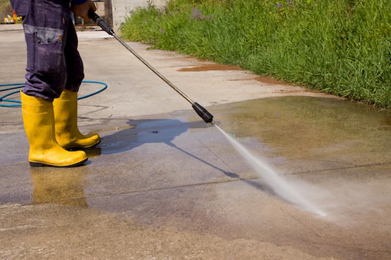 Reasons To Hire A Professional For Driveway Washing
